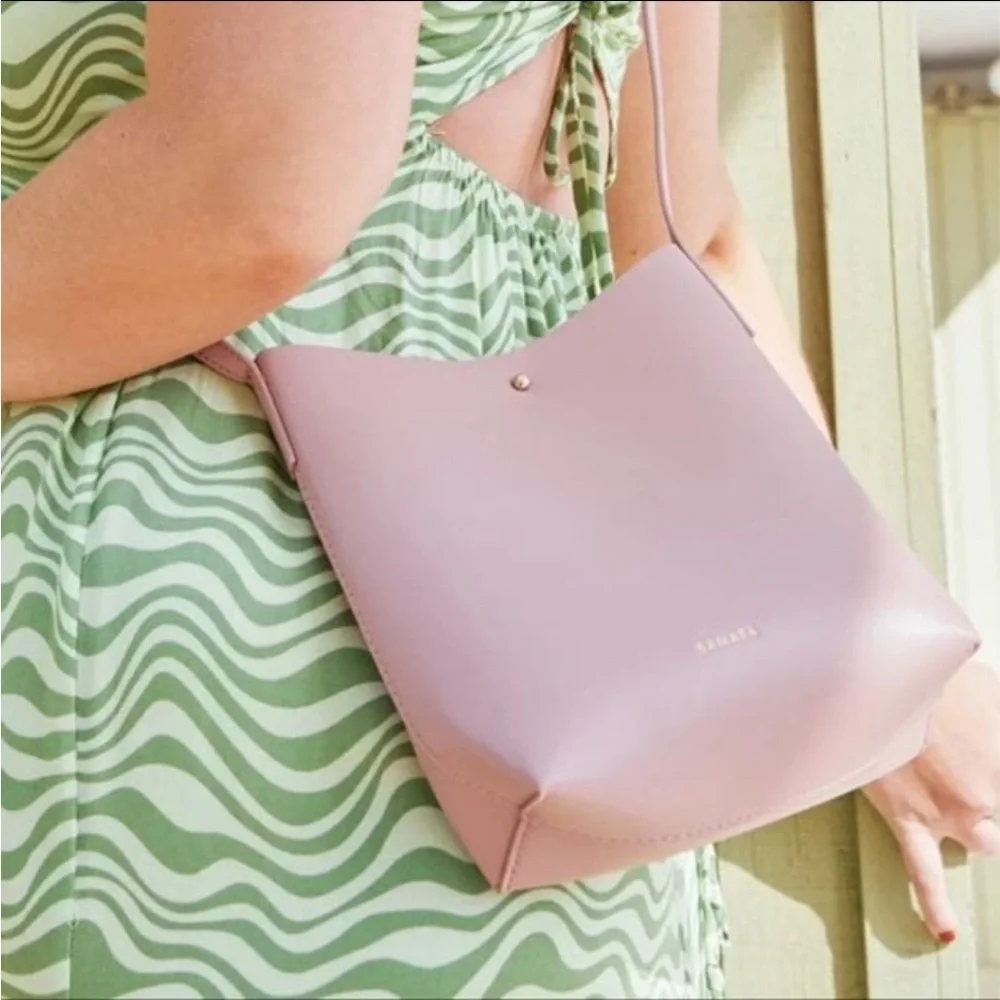Samara Shoulder Bag in the color peony - Picture 2 of 2
